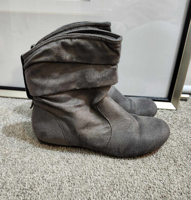 Grey ankle boots -  Lower East Side - Payless -  (EUC) in Women's - Shoes in Stratford - Image 2