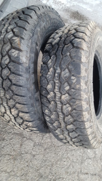 2 pick up tires LT 265/75/R16