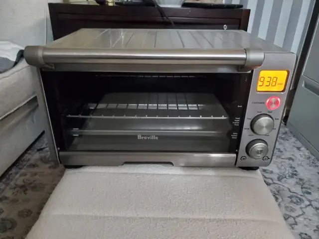 Breville oven in Toasters & Toaster Ovens in City of Toronto - Image 3