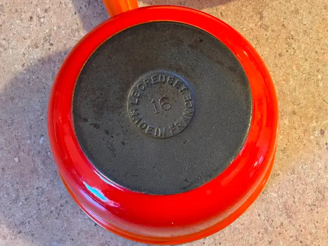 Le Creuset Flame Orange 16 Sauce Pan with Lid in Kitchen & Dining Wares in Calgary - Image 8