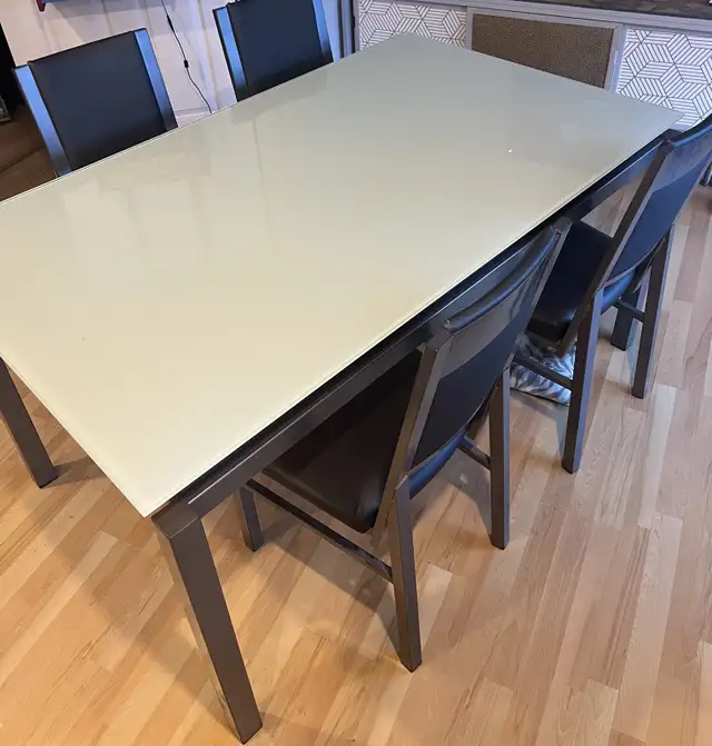 mobilier de salle à manger in Dining Tables & Sets in West Island - Image 2