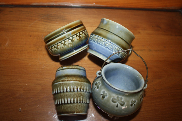 Lot - Irish Porcelain Green Blue. Pots, Mugs, Salt, Ashtray more in Arts & Collectibles in Ottawa - Image 3