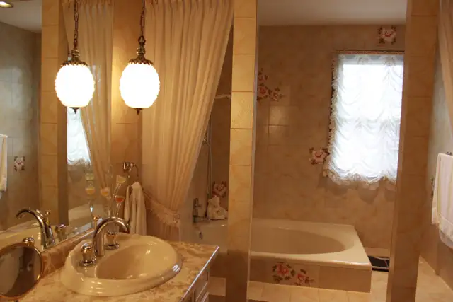 Avail Now! Furnished Deluxe Double Room for Rent - West Toronto in Short Term Rentals in Mississauga / Peel Region - Image 5