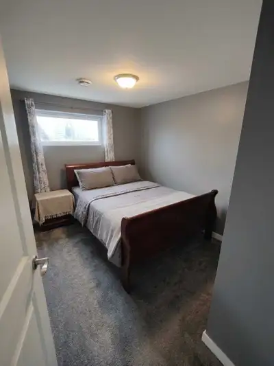 Grey and Peach coloured rooms $60 a night for rook with queen bed $280 a week (40 a night) Queen Dou...