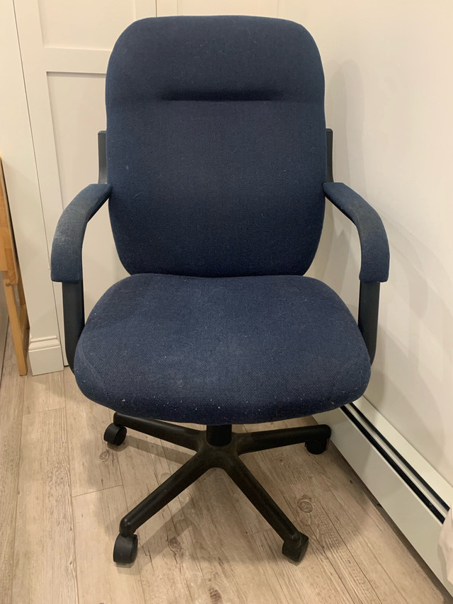 Very Comfortable Desk Chair in Chairs & Recliners in Bedford