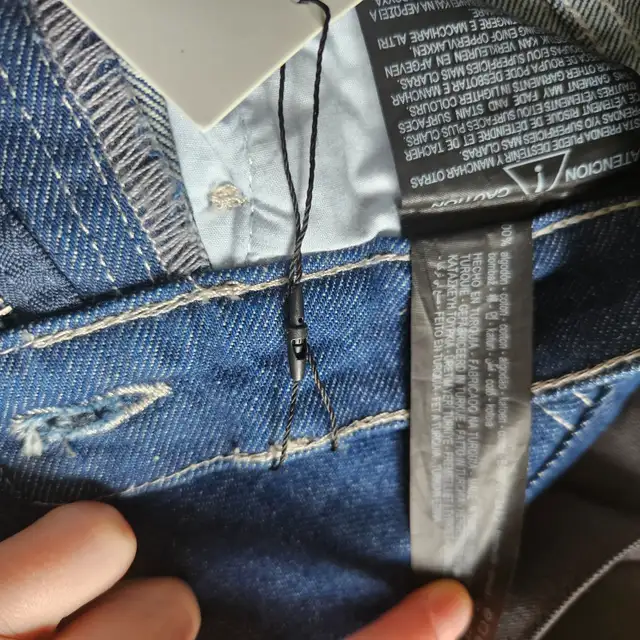 Wide leg women's jeans in Women's - Bottoms in Oshawa / Durham Region - Image 5