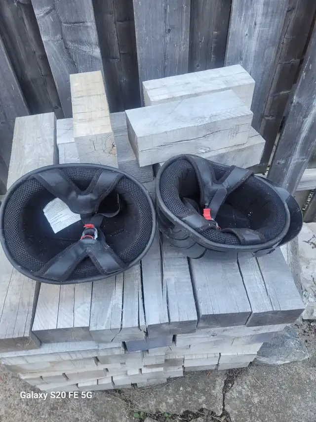 HELMETS LARGE AND SMALL in Motorcycle Parts & Accessories in Hamilton - Image 3