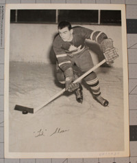 1945-54 Quaker Oats Hockey Photo NHL Tod Sloan Maple Leafs