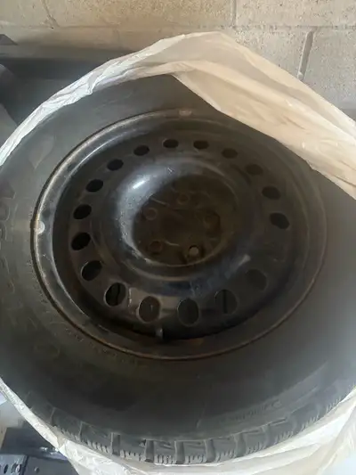 I’m selling 4 winter steel rims 17 inch that came off my Hyundai Santa Fe . If interested message me