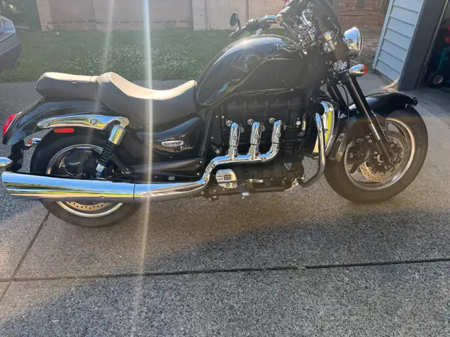 2012 Triumph Rocket 3 Roadster with only 10000 Kms in Street, Cruisers & Choppers in Delta/Surrey/Langley - Image 3