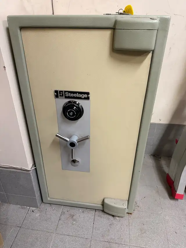 HEAVY DUTY  Fireproof Safe – High Security – Excellent Condition64645240181378120