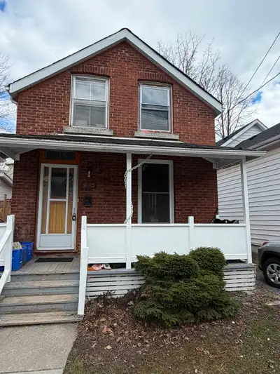 A 5 bedroom house rental within 5 minutes walk to Queens university. A Large kitchen and living room...