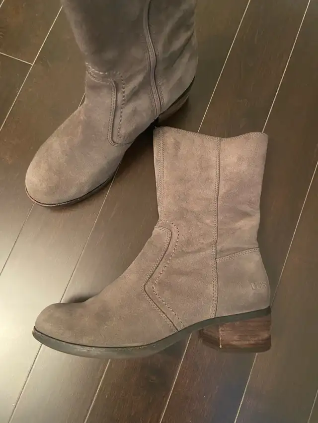 UGG Women's Boots size 8.5 in Women's - Shoes in Markham / York Region - Image 2