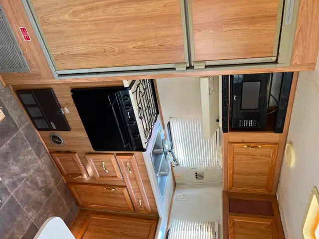 1999 Coachman Camper in Other in Leamington - Image 5