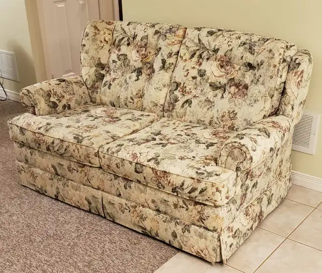 Sofa bed in excellent condition 63815757293057122