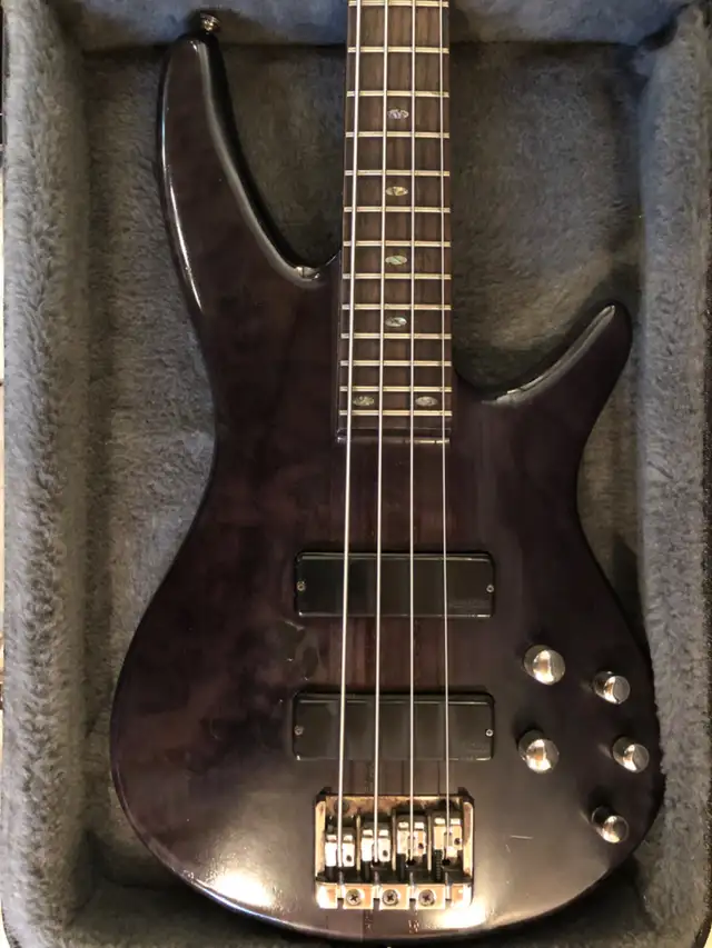 Ibanez SR-900 Bass Guitar in Guitars in Peterborough - Image 2