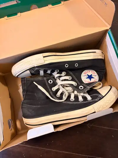 Converse sneakers Women’s Size 8, View more
