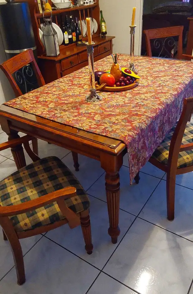 Ensemble de set de cuisine et vaisellier plus 7 nappes in Multi-item in Laval / North Shore - Image 4