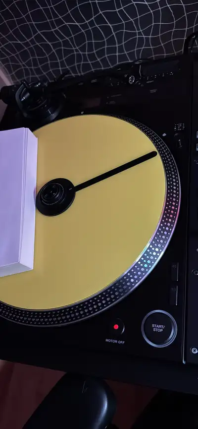 Perfect condition, never left the home studio, professional digital-analog hybrid turntable