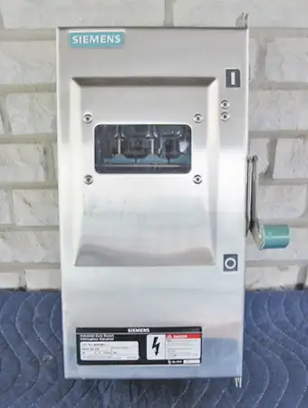 Up for sale is a SIEMENS 30 AMP, 3 PHASE, 600 VOLT FUSIBLE DISCONNECT SWITCH (INDUSTRIAL DUTY EEMAC...