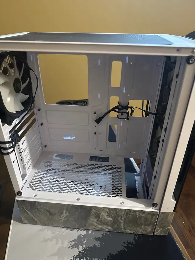 Gaming pc Case432920712142530561