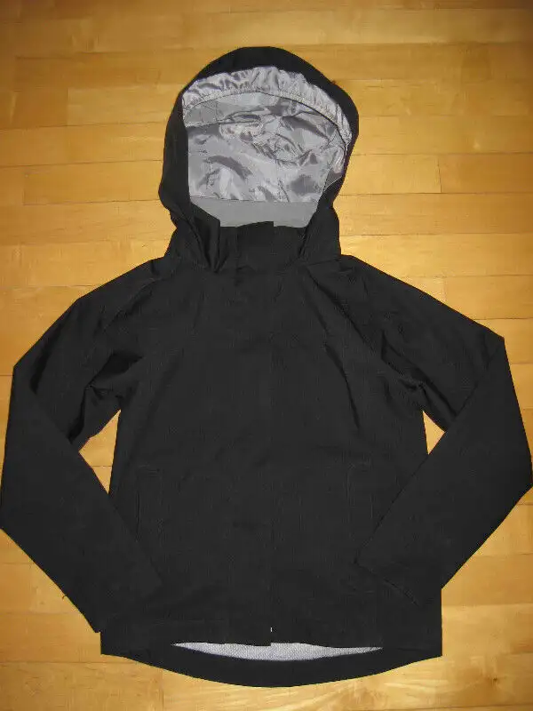 Beaux vêtements pour fille (5ans et 14 ans) in Kids & Youth in Longueuil / South Shore - Image 11