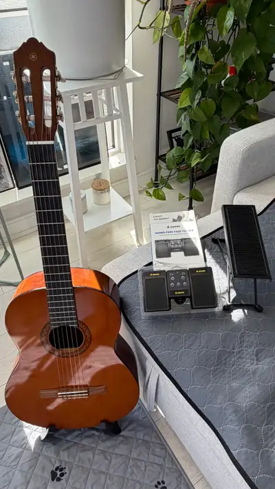 Yamaha C40 Full-Size Classical Guitar Bundle, View more