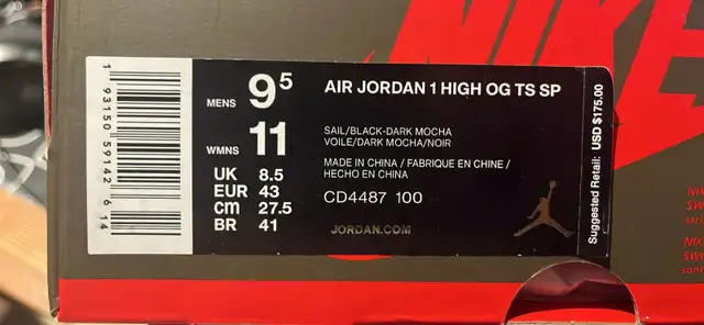 Air jordan 1 Travis Scott 9,5 Used in Men's Shoes in Lévis - Image 5