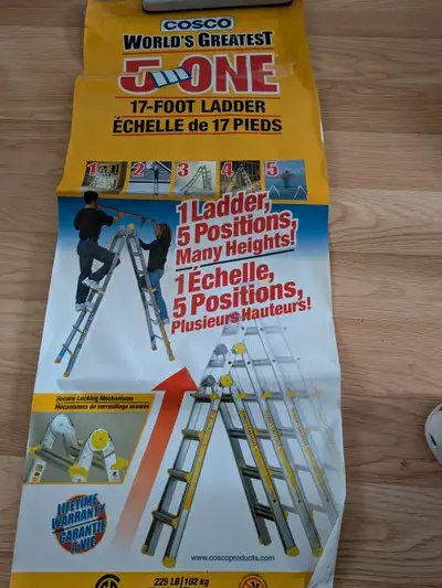 Echelle peu aller jusqu'a 17 pieds ou faire escabeau très bonne état.Voir image. $135.00 Tél : 514-7...