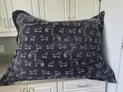 Extra large dog bed pillow ( New Condition ) 12.00 ... Cash Only ... Meet up at Tim Horton's in Wood...