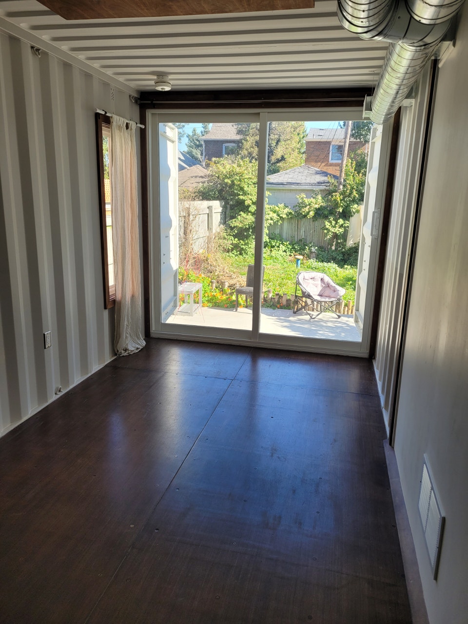 Toronto 2 bedroom unit for $2000 3