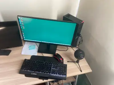 MSI MGP TRIDENT 3 PC Specs are in the last picture Comes with MSI keyboard Blue Snowball microphone...