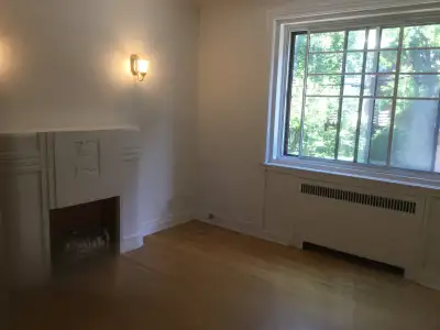 N. D. G. Art Deco avec foyer, boiseries, balcon et jardin. Situé face au parc, près des services et...