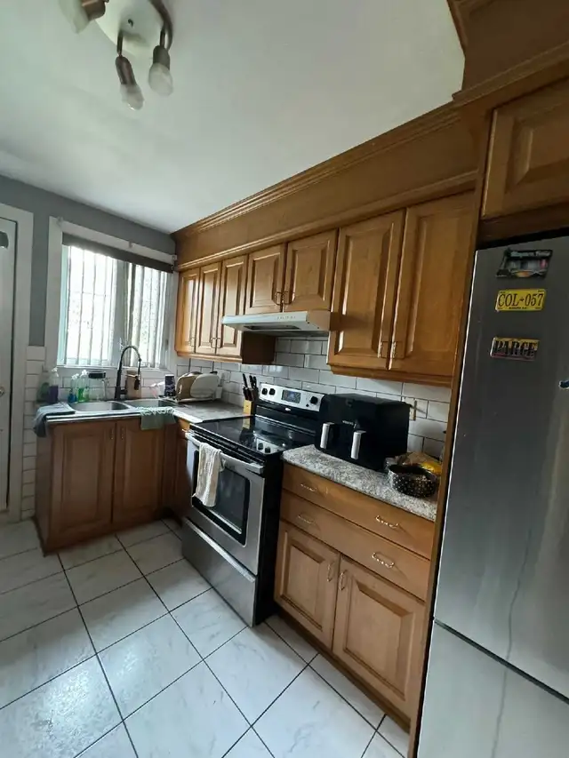 GRAND 6 1/2 AVEC 4 CHAMBRES, GARAGE ET COUR A LOUER POUR 1 JUI in Long Term Rentals in City of Montréal - Image 6