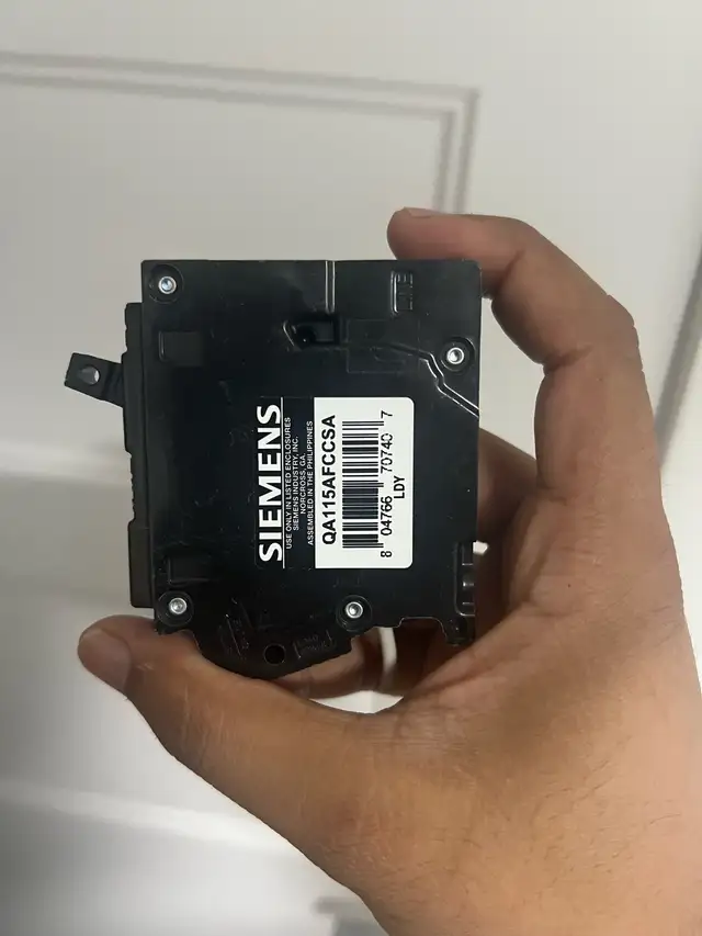 Siemens 15A CAFCi Breaker in Electrical in Longueuil / South Shore - Image 4