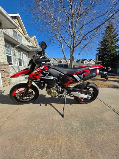 2024 Ducati hypermotard Mono 698 RVE low kms only 409Km. Excellent condition. Has full termignoni ex...