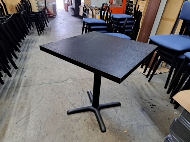 Restaurant tables and chairs dans Mobilier de salle à manger et cuisine  à Ville de Montréal