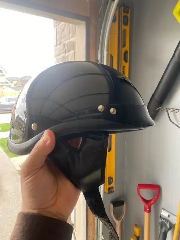 Motorcycle helmet in Motorcycle Parts & Accessories in Hamilton - Image 2