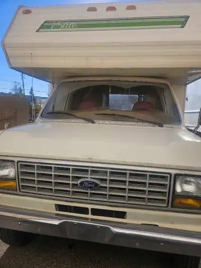 1988 Ford E350 C Class motorhome. Sleeps 6, Automatic transmission, Gasoline 5.8 litre v-8 Engine, A...