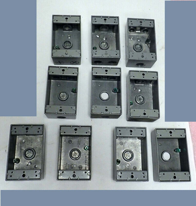 LOT OF 10  SINGLE GANG OUTLET BOXES 1/2"  IN   4 INLETS in Electrical in Markham / York Region