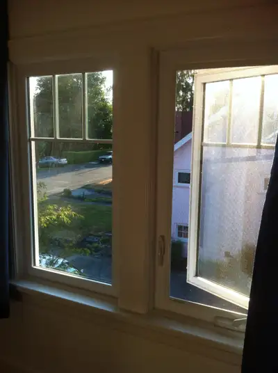 Room for rent in OAK BAY. Read ad fully A large, fully furnished bedroom is available for SHORT TERM...