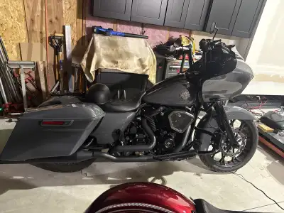 2022 Road Glide Special - lots of additions and upgrades - 21” font wheel - Ironhold “12 bars - Arle...