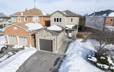 NEW LISTING – Spacious 3 Bedroom House for Rent in Whitby! Major Intersection: Brock St N & Rossland...