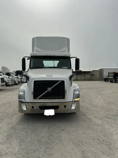 Selling my daycab unit with valid safety sticker until Dec 2025. It has 10 speed manual transmission...