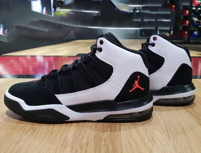 AIR JORDAN MAX AURA "PANDA" MEN'S SZ10.5 BRAND NEW IN BOX in Men's Shoes in Windsor Region - Image 3