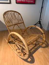 Chaise berçante en bamboo