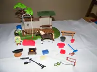 Playmobil atelier forgeron avec douche pour chevaux