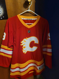 Calgary Flames Matthew Tkachuk NHL Hockey Youth L/XL Jersey