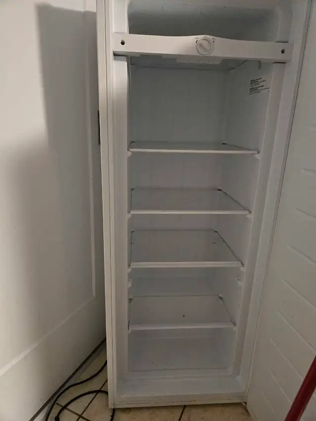Like new fridge for sale.62864745777409124