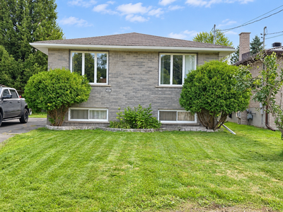 This spacious 3+1 bedroom home in Val Caron offers a comfortable living space with modern updates an...